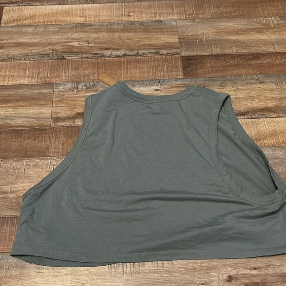NWT Skims tank - Picture 4 of 4